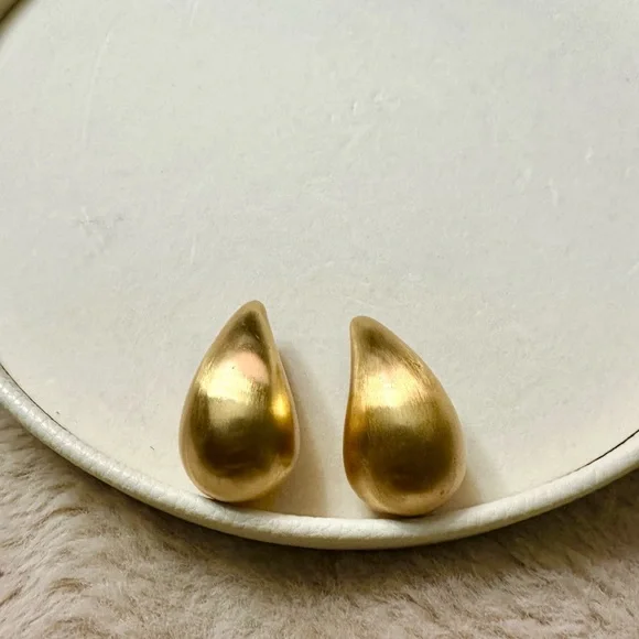 Chic KHOI Gold Teardrop Earrings - Picture 1 of 3